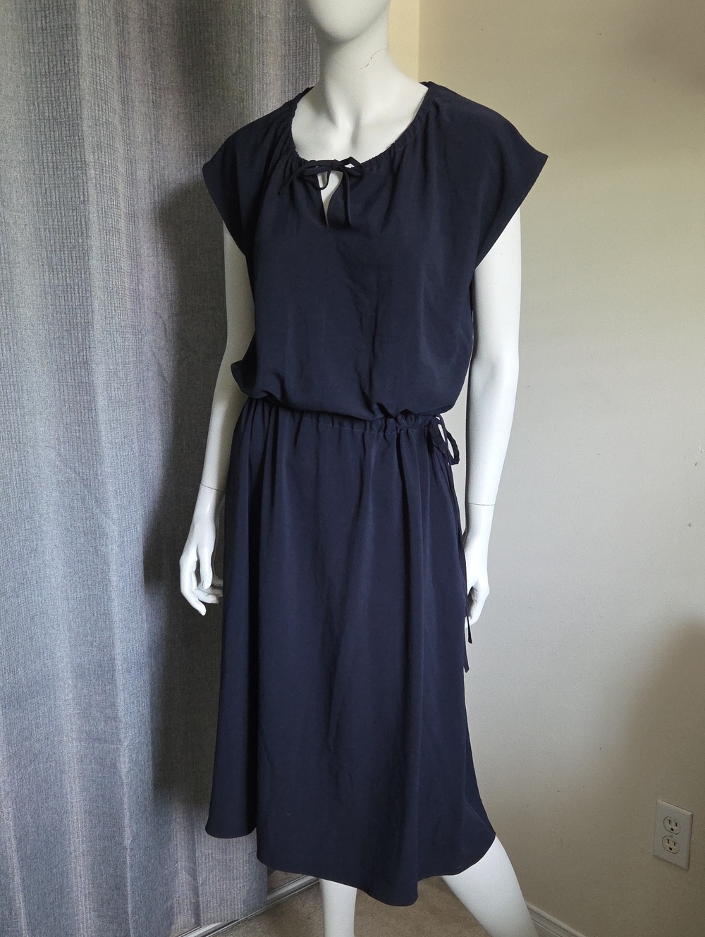 Uniqlo Navy Drawstring Midi Dress w Cap Sleeves Cut Out Tie Neck & Pockets